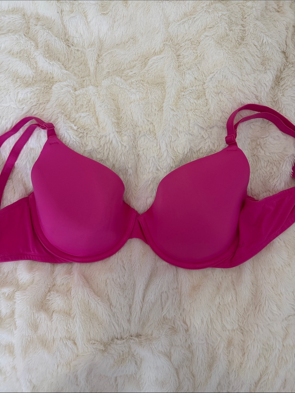 Victoria's Secret Smooth Molded Bra in Bright Pink